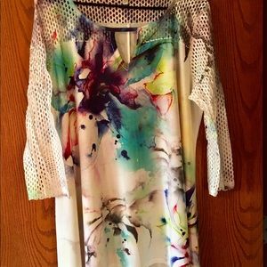 New w/o tags White Abstract Top